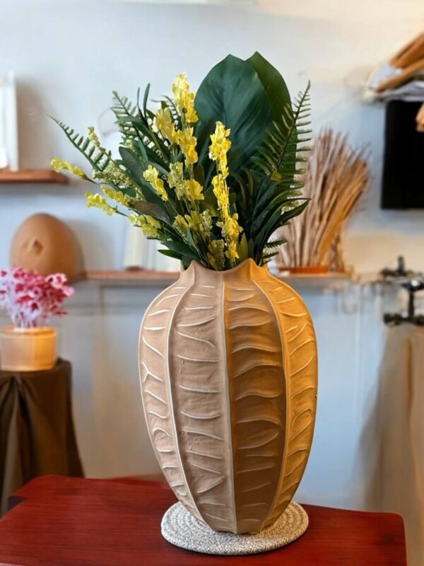 Decorative Clay Ceramic Mini small bud matte retro style ceramic vase