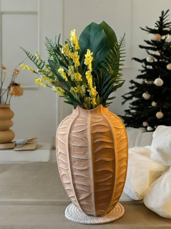 Decorative Clay Ceramic Mini small bud matte retro style ceramic vase